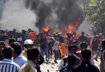 «Сатқындарға – өлім!»: Үндістан мұсылмандары билік партиясы тарапынан ауыр соққыға ұшырады (видео)