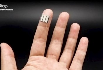 Телефонды саусақ ұшымен қуаттайтын құрылғы жасалды (видео)