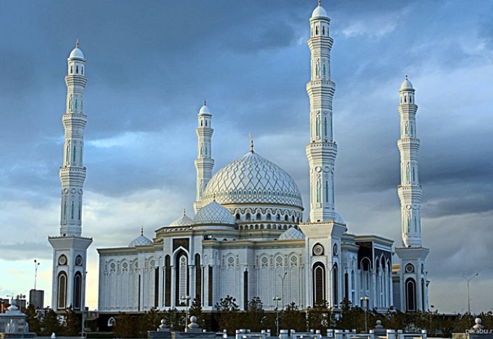 Мужчина, промышляющий воровством в мечети Хазрет Султан, пойман