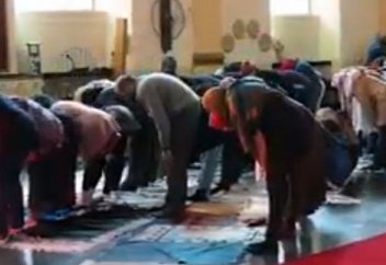 Жаһан жаңалықтары: Шіркеуде оқылған намазға священниктің өзі де қатысты