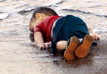 Үш жастағы босқын баланың өлімі әлемді дүр сілкіндірді (фото)