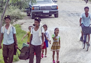 Как живет самая загадочная нация в мире. Туристам удалось сделать нелегальные фото в КНДР