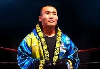 Канат Ислам подарил многодетной матери квартиру в столице (видео)