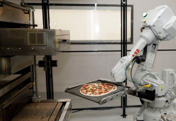 Жасанды ет пен дәрі қосылған тамақ: адамзат алдағы он жылда не жейді?