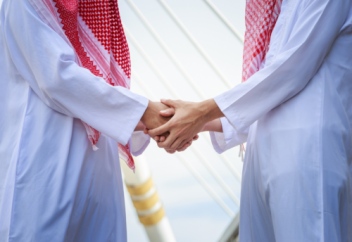 Рукопожатие в исламе, ставшее проблемой на Западе. Как мусульмане приветствуют друг друга в разных странах?