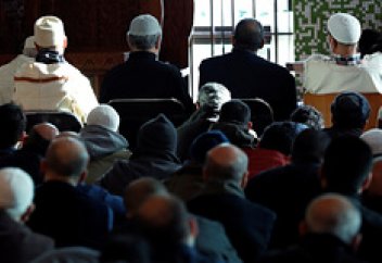 Из источников на западных "манерах": Названы последствия бесконтрольной "исламизации" Европы