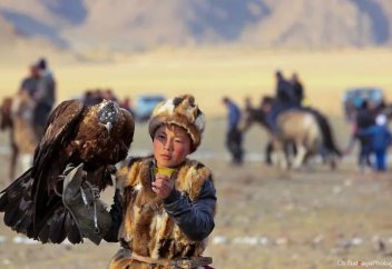 Моңғолияның этникалық қазақтары жыл сайынғы бүркіттер фестивалін өткізді