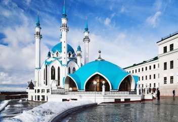 Является ли обязательным слушать Коран, когда его читают?