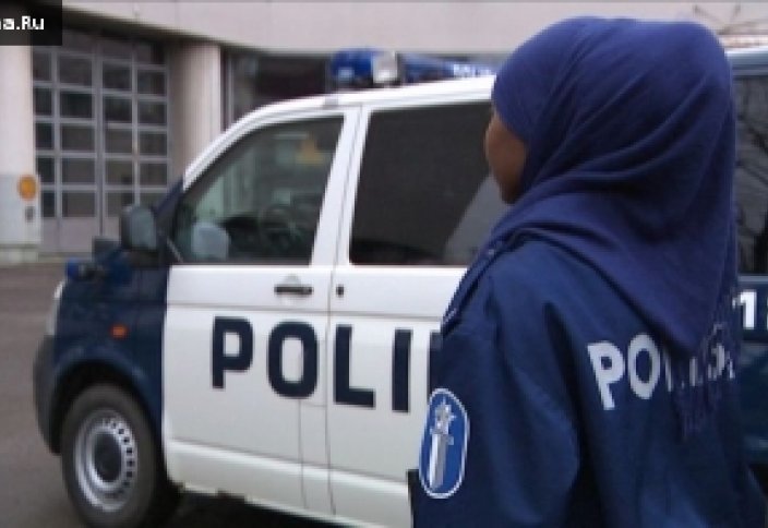 Полицейские в хиджабах: Канада и Шотландия предлагают новую униформу
