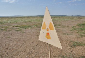 По Казахстану разбросано 58 млн тонн радиоактивных отходов — мажилисмен