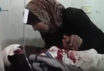 Mать произносит слова шахады умирающему сыну (ВИДЕО 18+)