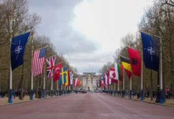 Генсек НАТО заявил о необходимости противостоять альянсу авторитарных стран