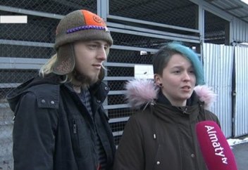 В Алматы появились фриганы - приличные люди, ищущие еду на мусорках