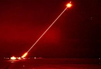 Британияның лазерлі қаруының сынағы таспаға тартылды (видео)