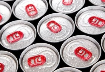 Медики обнаружили еще одну опасность энергетических напитков