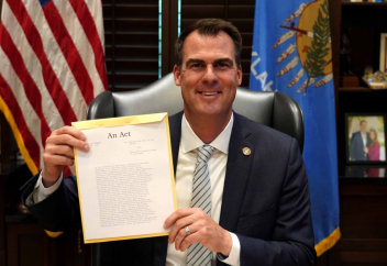 ЛГБТ насихатына қарсы гендерлік теңдіктің дәстүрлі қатынасын заңдастырады