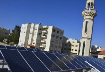 Иорданиядағы 6 000 мешіт күн сәулесінен бөлінетін энергиямен жұмыс істейді