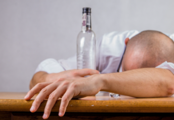 Сколько алкоголиков и наркоманов в Казахстане