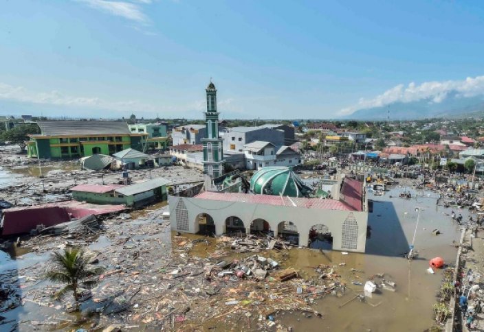 Жителю Индонезии пришлось выбирать, кого из родных спасти от цунами