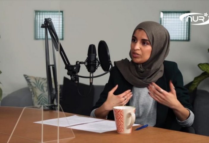 Она стала первым депутатом в хиджабе! (Видео)