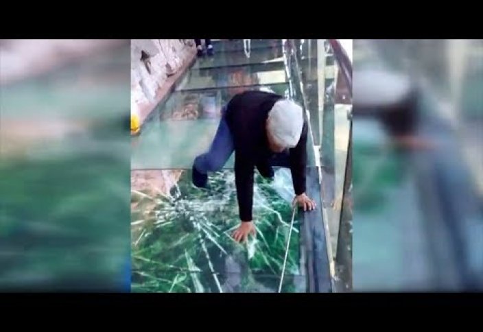 Разное: В Китае отрыт стеклянный мост, который «трескается» при ходьбе по нему (видео)