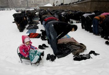 В Казахстане практикующие мусульмане и атеисты остаются меньшинством