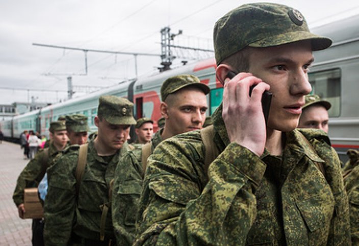 Российским военным хотят запретить смартфтоны