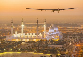ӘБУ-ДАБИДЕ SOLAR IMPULSE 2 ҰШАҒЫНЫҢ САЯХАТЫ СӘТТІ АЯҚТАЛДЫ (ВИДЕО)