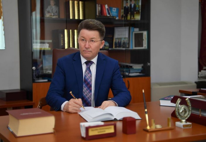 «За 30 лет мы не смогли написать даже 3 закона на казахском» — обзор казСМИ