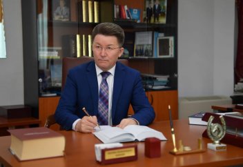 «За 30 лет мы не смогли написать даже 3 закона на казахском» — обзор казСМИ