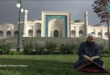 "Кәһф" сүресінің оқылуы (сүре көрсетілген) - Түрік Қариы Рамазан Шимшек