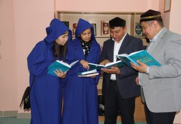 Литературный сборник «Шедевры ислама» презентовали в Усть-Каменогорске