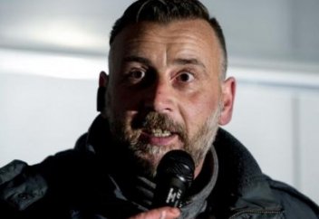 Мұсылмандарды "хайуанға" теңегені үшін 9600 еуро айып кесті