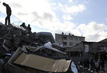 Түркияда жойқын жер сілкінісі болды: Қаза тапқандар бар (фото+видео)