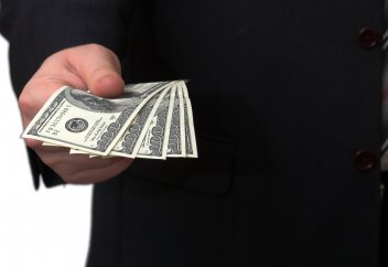 Досымның несиеден алған ақшасынан қарыз алсам күнә ма?