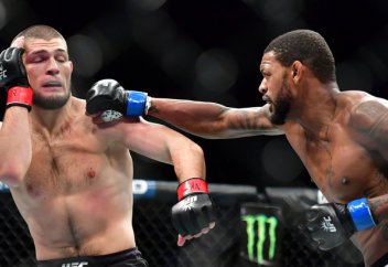 Разные: Борода защищает мужчину в драке