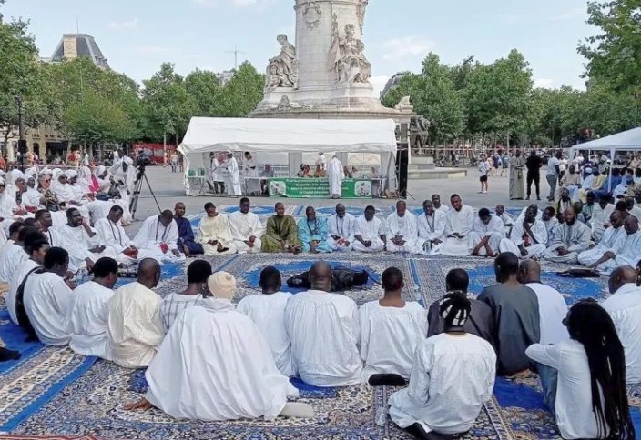 Le Figaro: Суфийское собрание в центре Парижа вызвало полемику