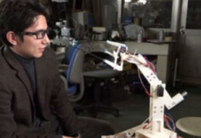Қазақстандық өнертапқыш Жапонияда әлемдегі алғашқы робот-альпинисті жасап шығарды (ВИДЕО)