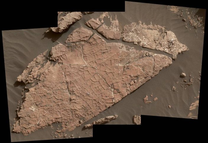 Ученые нашли остатки древней грязи на Марсе (фото)