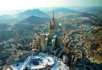 Башни, нарушающие духовную атмосферу Каабы (фото+видео)