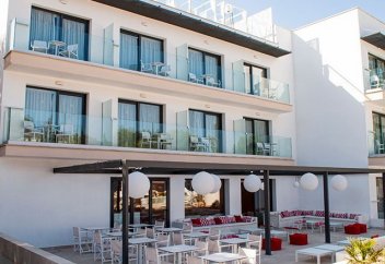 Мужчинам вход запрещен. В Испании открылся уникальный отель для женщин