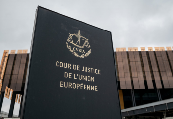 Еуропалық сот жұмыс орнында хижабпен жүруге тыйым салды