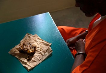 В горло не лезет