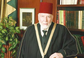 "Кәһф" сүресінің оқылуы (сүре көрсетілген) - Қари Мұхаммед Рашад әш-Шәриф (1925-2016 ж.)