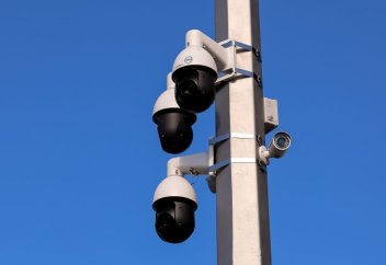 Могут ли «Сергеки» распознавать лица, рассказал эксперт. Эмоции будут отслеживать с помощью Wi-Fi