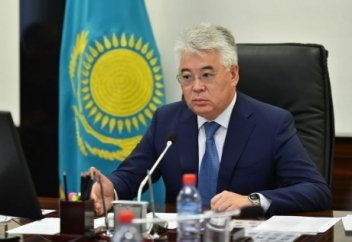 Қорғаныс және аэроғарыш өнеркәсібі министрі Бейбіт АТАМҚҰЛОВ-тың "Егемен Қазақстанға" берген сұхбатынан кейінгі туған жыр!