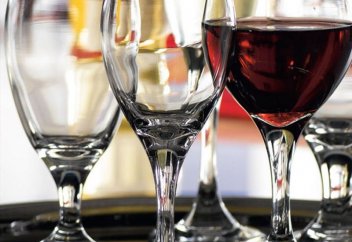 Обед президентов Ирана и Франции не состоялся, причина тому – вино на столе