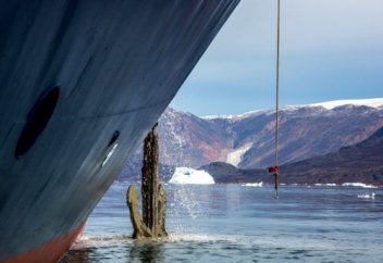 Как якорь удерживает на месте огромный корабль? (фото)