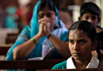 Христиандарға үнді нанымын қабылдату үшін жанталасып жатыр