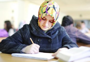 Муфтии Северного Кавказа поддержали право школьниц на платок